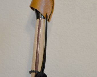 Sandy brown string keeper