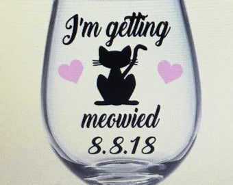 I'm getting meowied wine glass. I getting meowied gift. Getting meowied wine glass. Meowied wine glass. Meowied gift.