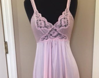 Vintage Miss Elaine Long Nightgown Vintage Gown 1980's Pretty in Pink Size Small Stretch Lace Scoop Back Big Sweep