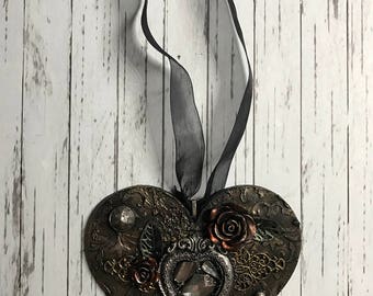Gothic heart, broken mirror Mixed Media hanging wall decoration