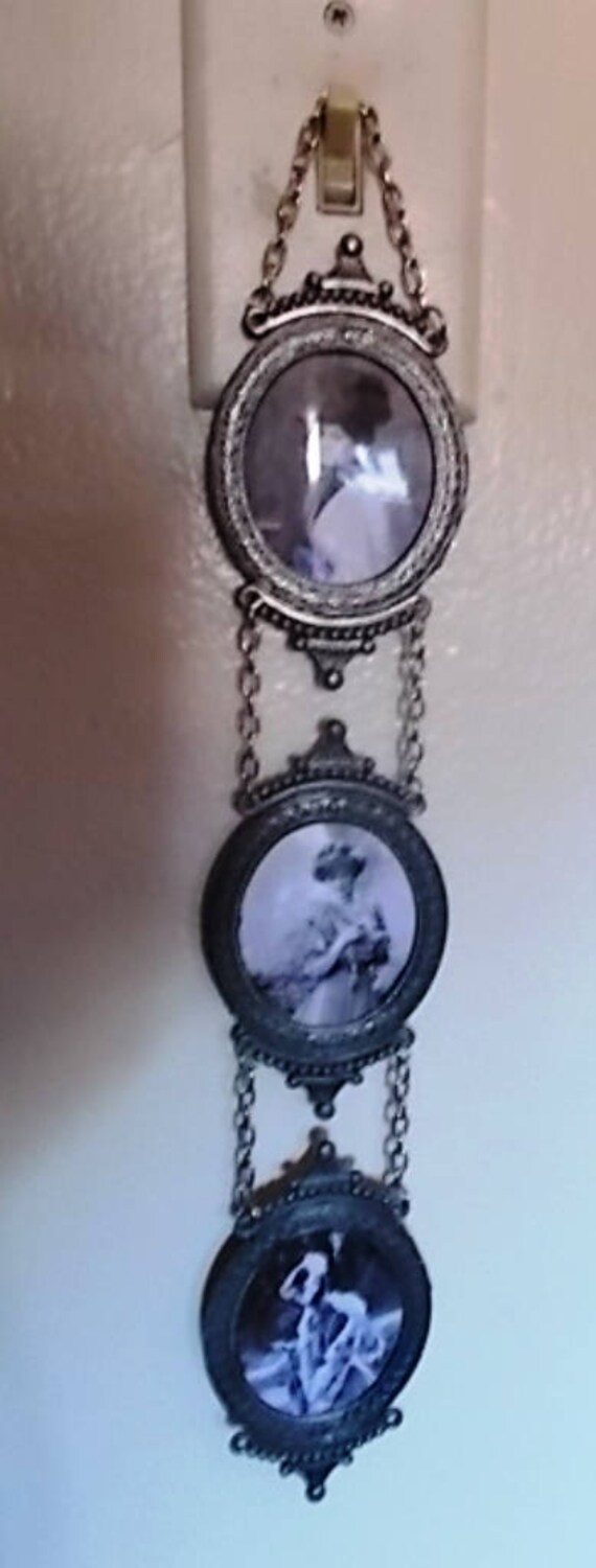 Metal Hanging Picture Frame Vintage Style with Three Removable