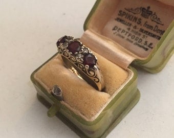 Vintage Garnet Gold ring, lovely quality and design.