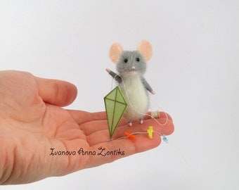 Tiny mouse, Needle Felted Animal, Felt toy, mini needle felted mouse, miniature mouse, felt mouse, mouse for dollhouse