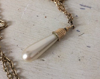 Vintage Sarah Coventry Faux Pearl Pendant Necklace