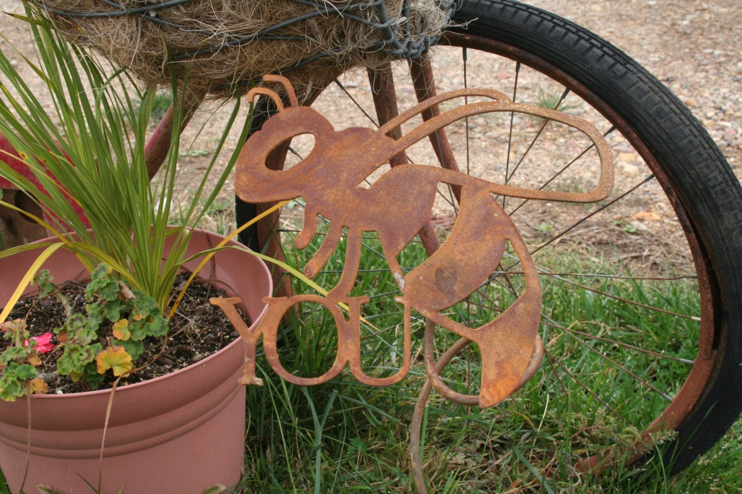 Metal Buzzing Bee Garden Stake, bee yard stake, metal bee stake, flying