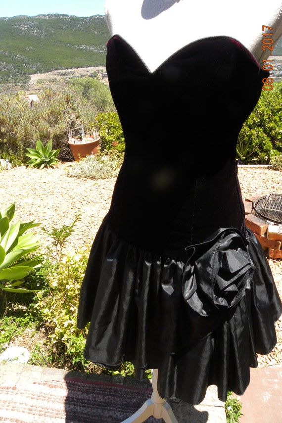 Stunning black velvet and sateen vintage dress size uk 8 usa 6, gothic, steampunk, larp, cosplay by MidnightMaidens steampunk buy now online