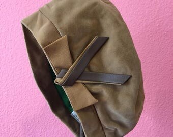 Vintage Cloche Hat - 1960s Does 1920s Tan Hat with Brown Bow - 22