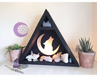 Wolf crystal shelf