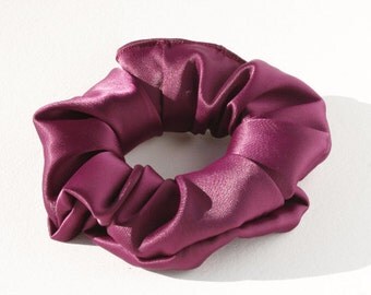 Scrunchie - satin rasberry pink,