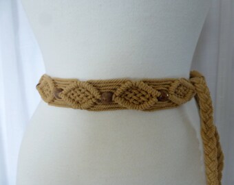 Vintage 70s Diamond Macrame Cotton Decorative Waist Tie Belt Beige Tan Wood Beads Tassels Fringe Ethnic Boho Hippie Jeans Blouse Glam Garb