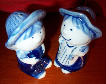 Blue Enesco Farmer Boy and Girl Salt & Pepper Shakers! Delft Blue Style, Blue Salt, Enesco Salt and Pepper, Ceramic, Country, Overalls, Cute