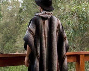 Handcraft Andean alpaca hooded poncho