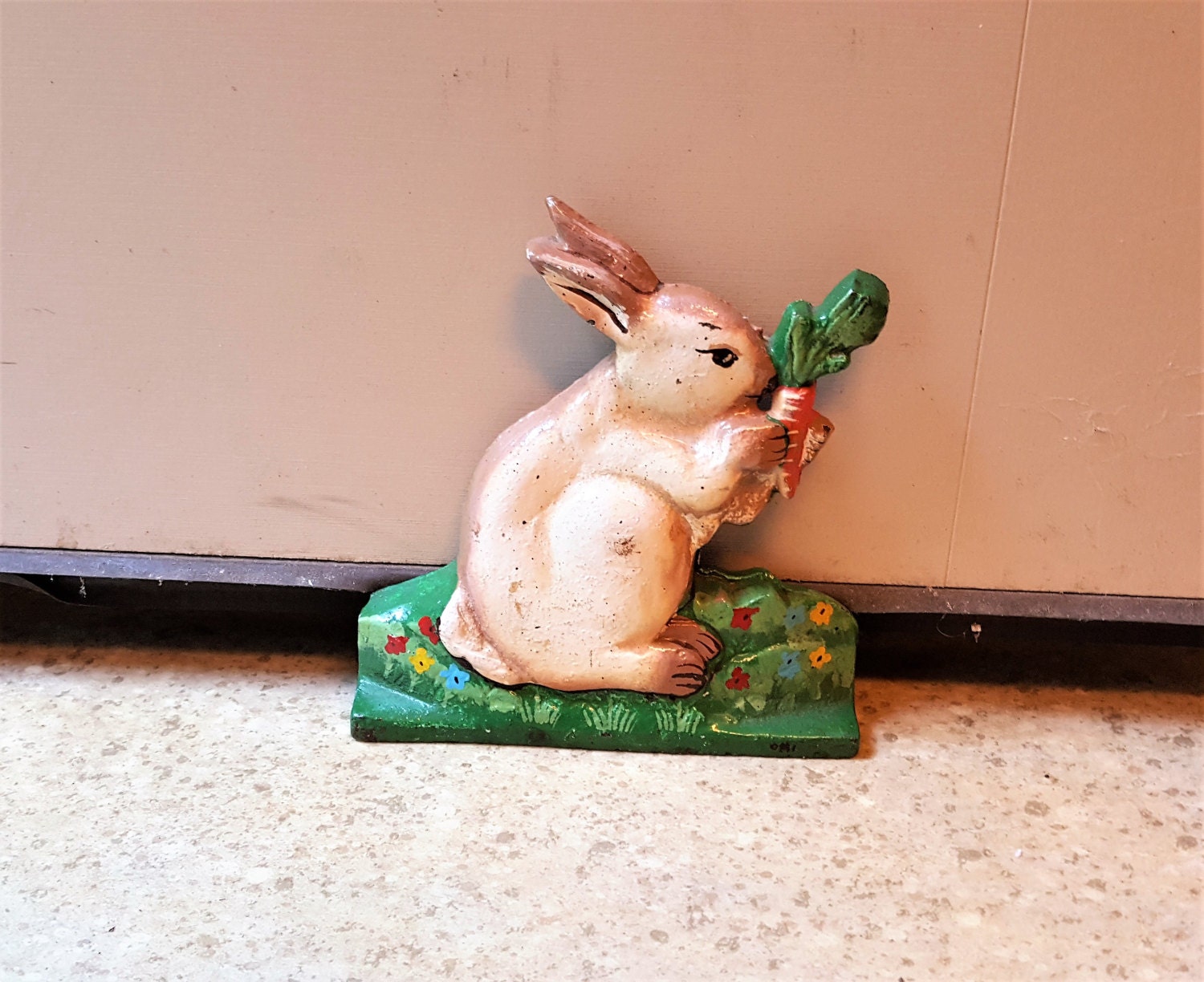 Vintage Cast Iron Door Stop Rabbit Eating Carrot In A Flower