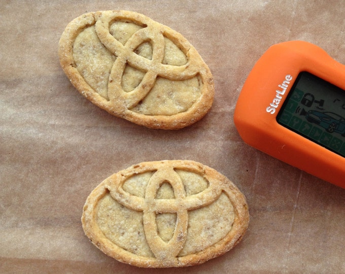 Toyota cookie stamp. Toyota cookie cutter. Car emblem cookies