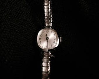 Vintage Timex Sliver Tone Women’s Watch