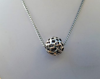 Necklace with pendant round