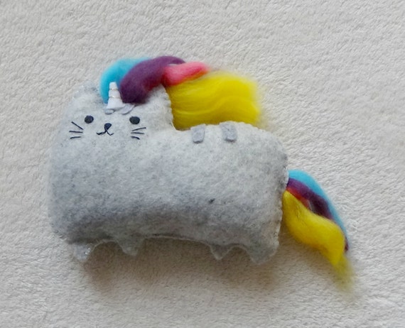 pusheen with rainbow