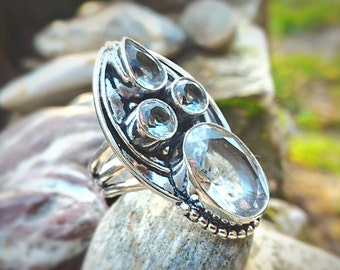 White Topaz ring, rhinestones in this sumptuous jewel, refined and elegant invite