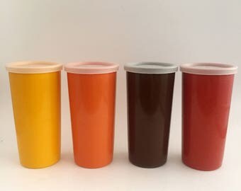 Set of 4 Vintage TUPPERWARE Cups with Leads, Yellow Orange Red Brown / Lot de 4 Pots TUPPERWARE, Jaune Orange Marron Rouge
