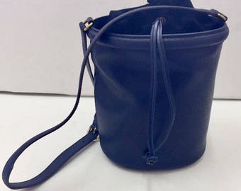 Speck-blue leather bucket Bag
