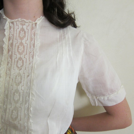 Vintage 1950s Ivory Blouse with Lace Front / 50s Short Sleeved