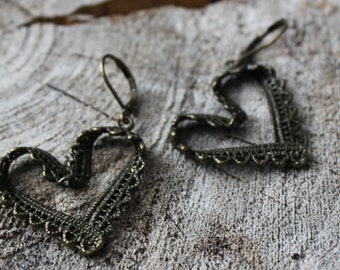 Boucles d'oreilles coeur dentelle metal (BO-899)