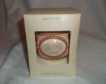 Hallmark 1981 GRANDMOTHER Satin Ball Ornament Vintage Christmas Tree