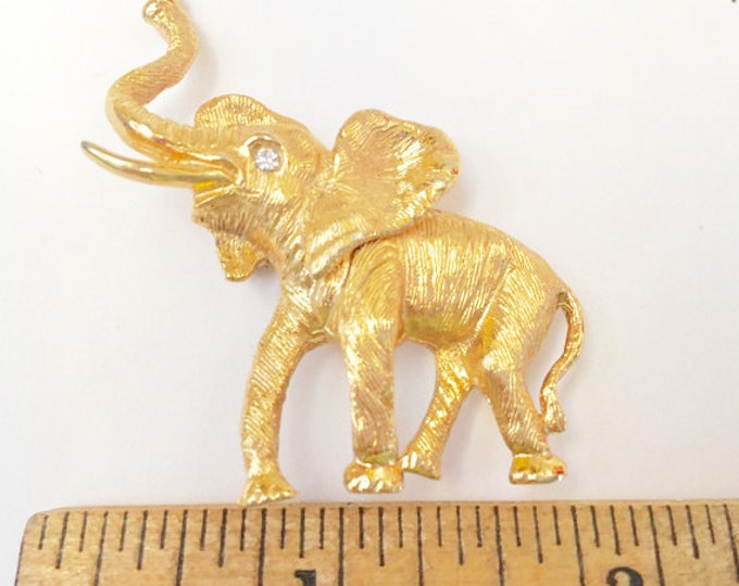 Napier elephant Brooch - gold plated metal - rhinestone - figurine pin