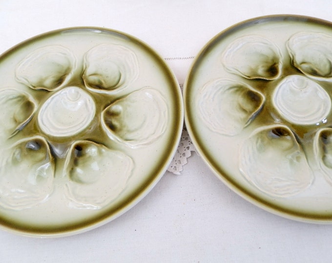 2 Vintage French Green and White Oyster Plates by St Armand / Seafood Tableware, French Dining, Retro Vintage French Interior, Mid Century