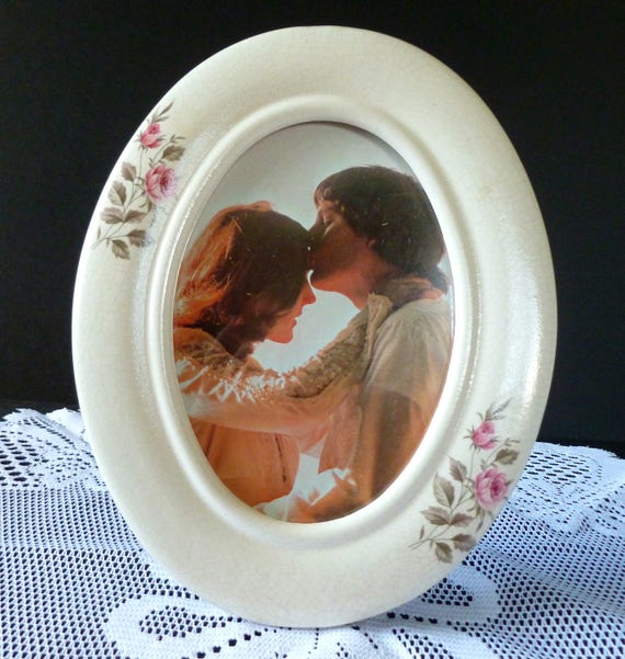 Vintage Ceramic 8 x 10 Oval Picture Frame with Bone White