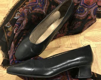 Vintage Women's Black Block Heeled Hush Puppies Size 7 Leather Shoes
