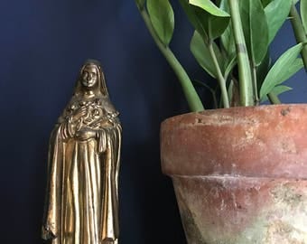 Bronze Plated Cast Metal Prayer Statue Saint Theresa With Crucifix And Bouquet