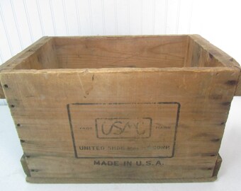 Wood crate, USMC United Shoe Mach. Corp., wood box, vintage crate, vintage wood box, crate, farmhouse decor, rustic decor