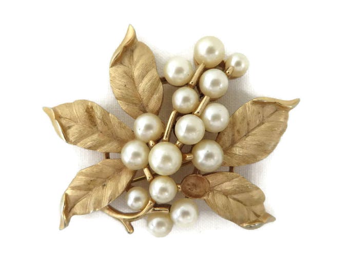 Trifari Faux Pearl Flower Brooch, Vintage Matte Gold Tone Signed Trifari Pin, Missing Pearl