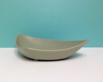 Vintage McCoy Floraline 431 Matt Green Triangle Dish Planter