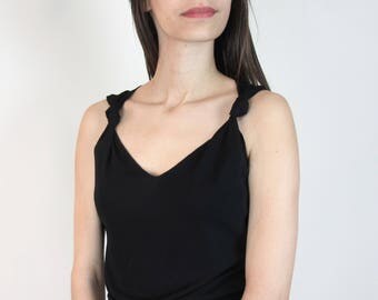 Knotted strap tank / S-M / lettuce or rippled hem simple elegant classic sleeveless feminine vintage 90s Max Studio minimal minimalist