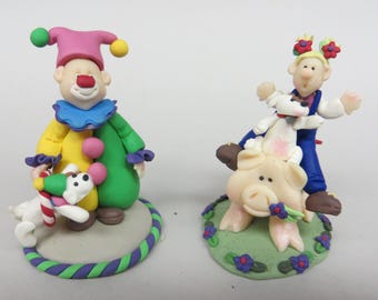 2 miniature figurines