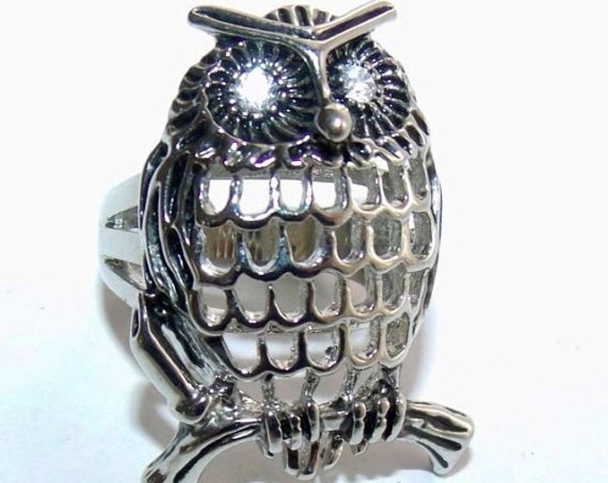 Storewide 25% Off SALE Vintage Oversized cocktail style ring featuring a silver tone jumbo Owl with clear stones as eyes