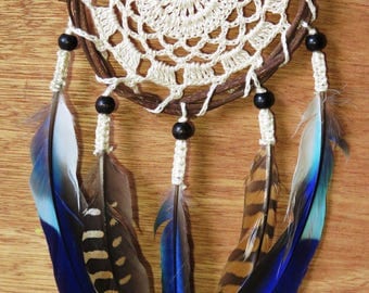 Handmade Crochet Dreamcatcher with natural feathers - Attrape rêve crochet fait main avec plumes naturelles