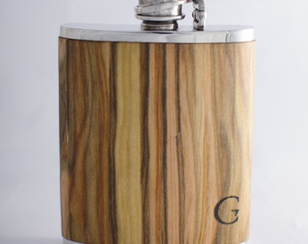 100% Handcrafted Hip flask "Jotunheimen". Made of pewter, wrapped with real wood