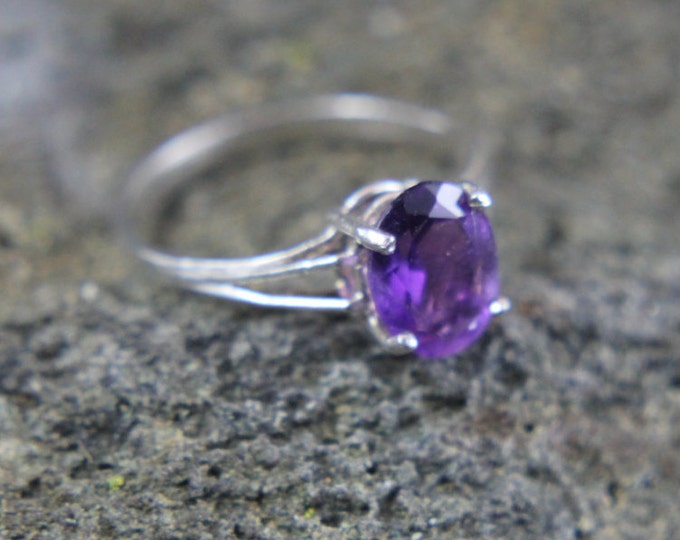 Sterling Silver Oval Cut Purple Amethyst Gemstone Ring Size 6.75, February Birthstone, Simple Fashion Design, Ladies Jewelry, Gift for Her