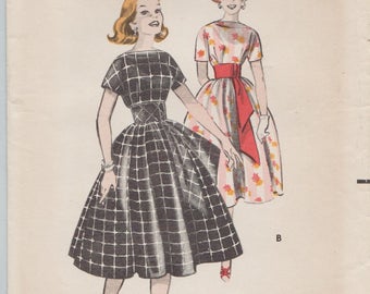 Butterick 8505 / Vintage 50s Sewing Pattern / Dress / Size 12 Bust 32