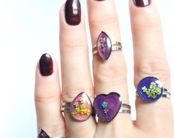 Vintage Mood Rings with Tiny Pressed Flowers inside Tumblr Pastel Goth