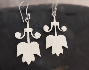Dainty Tulip Drop Earrings, Cute Gold Tulip Flower Earrings, Gold Stamens Flower, Sterling Dainty Tulip Drop Earrings, Cute Gold Tulip Flower Earrings, Gold Stamens Flower, Sterling