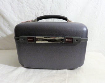 American Tourister Studio 2 Train Case, Navy blue Carry Case, Hard Sided Train Case, Small Suitcase, Hobby Craft Carrier, Overnighte Bag