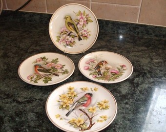 Prinknash Pottery 4 x "Finch" plates, bird plates