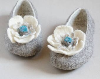 Gray Wool Slippers with Flowers Handmade by Indre Naujokiene