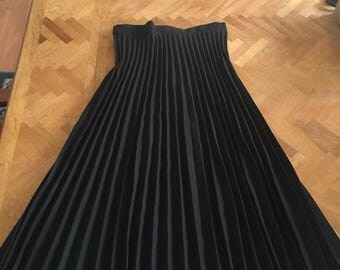 Vintage black pleated skirt high waisted