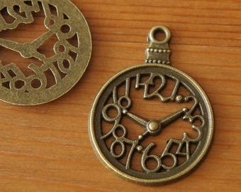 Hollow Pocket Watch Pendant - Antique Brass W28mm - Metal Accessory Parts Wonderland Alice Round Clock Filigree Time Cute Vintage DIY