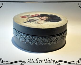 Hand Decorated Box, Old Antique box, Hand decorated wooden box with elements of decoupage,jewelry box ,Jewelry Box,Trinket Box,Round box.